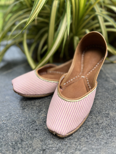 आवश्यकता के अनुसार सादा पंजाबी जूटी