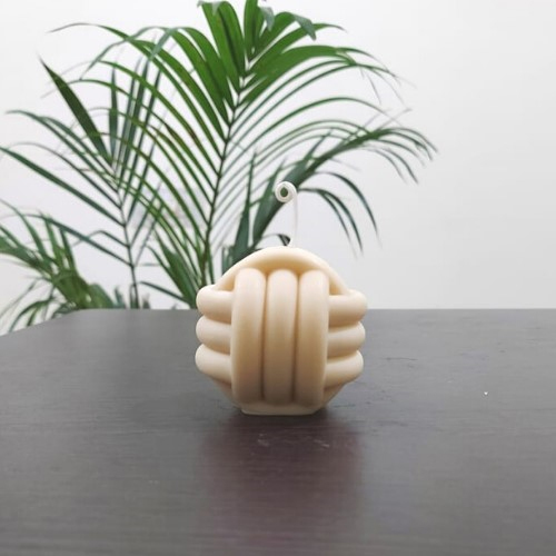 रोप्स डिज़ाइन सुगंधित रोप नॉट कैंडल व्हाइट कलर बर्निंग टाइम: 12-14 घंटे