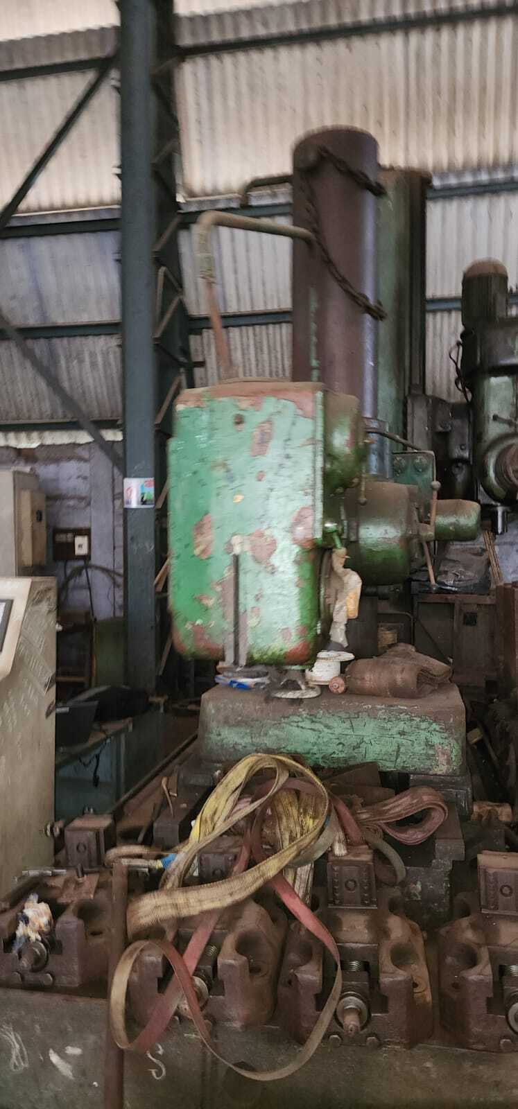 Radial Drilling Machine - Hec 3 Mtr Arm Length, 100mm Spindle Diameter
