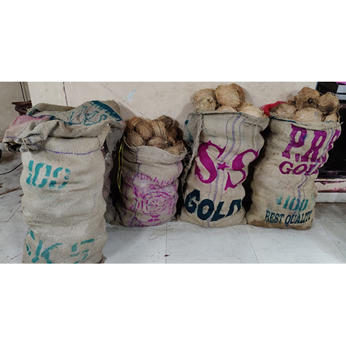 Organic Fresh Coconut - Full-Husked, Diamond Shape | Freshly Hand-Picked, Deliciously Nutritious, Ideal for Meals and Recipes