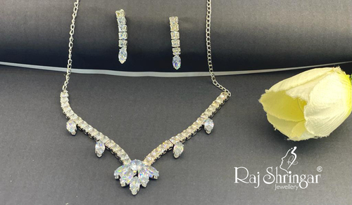 Diamond Necklace - Diamond Cut: Excellent