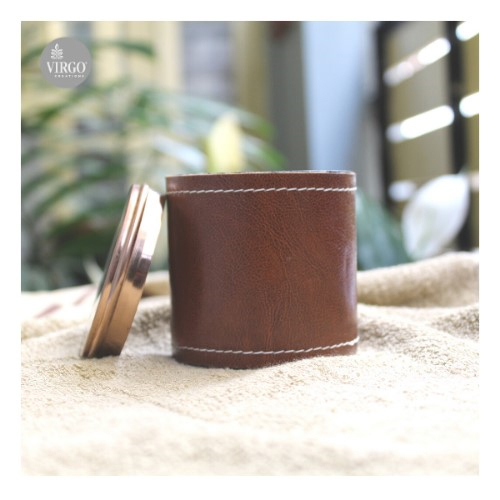 ढक्कन के साथ खाली जार गुस्टो कॉफ़्री ब्राउन लेदर फ़िनिश मेटल जार: समारोह या पार्टी की सजावट