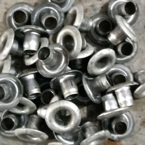 मेटल मटका गारमेंट आईलेट