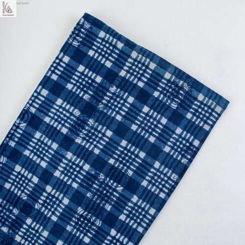ब्लू कॉटन इंडिगो स्क्वायर डिज़ाइन हैंड ब्लॉक प्रिंट फ़ैब्रिक