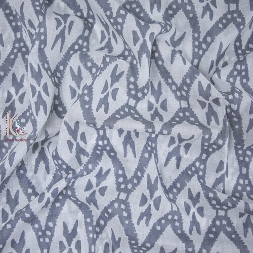 वज़न में हल्का सुंदर ग्रे रंग ब्लॉक प्रिंट फ़ैब्रिक