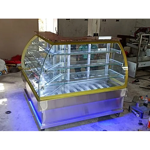 सिल्वर कर्व्ड ग्लास डिस्प्ले काउंटर