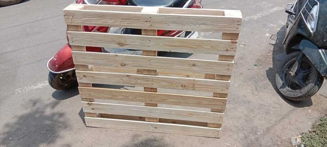 Wooden Pallets - Pine Material, 48x40 Inches, 40 Lbs Weight | Durable, Reusable, Cost-effective, Stackable, Versatile, Easy Handling, 2000 Lbs Load Capacity
