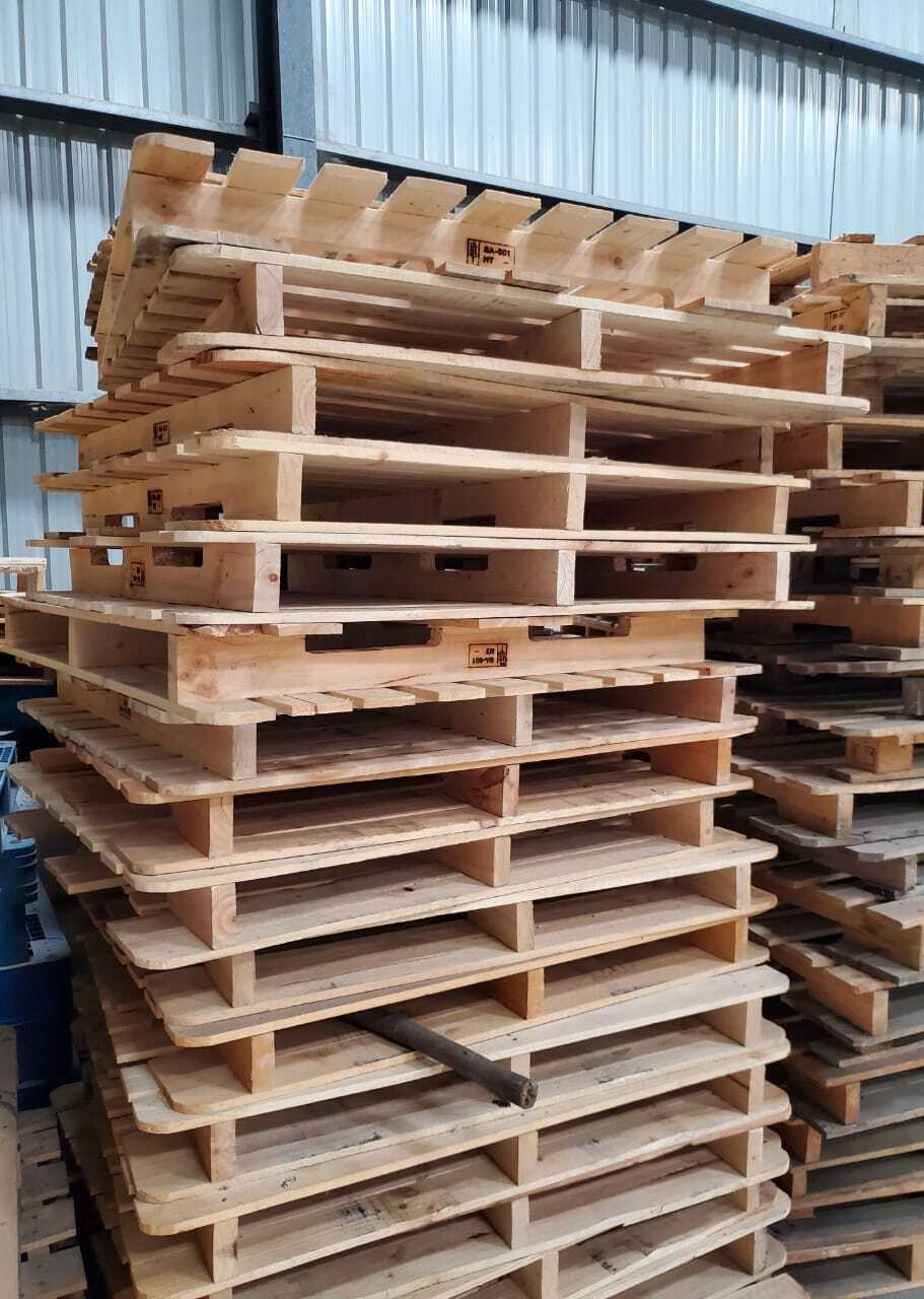 Wooden Crate Type Box - Durable Hardwood And Softwood Composition, Silver Color, Industrial Usage, Open Frame Design, Versatile For Storage And Transport