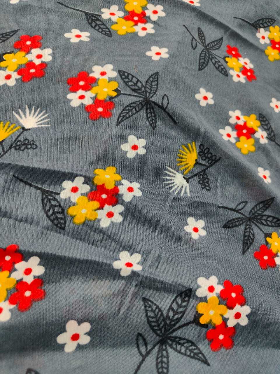 Polyester Sarina Print - Luxurious Fabric, Enchanting Prints, Exceptional Durability For Fashion And Home Decor