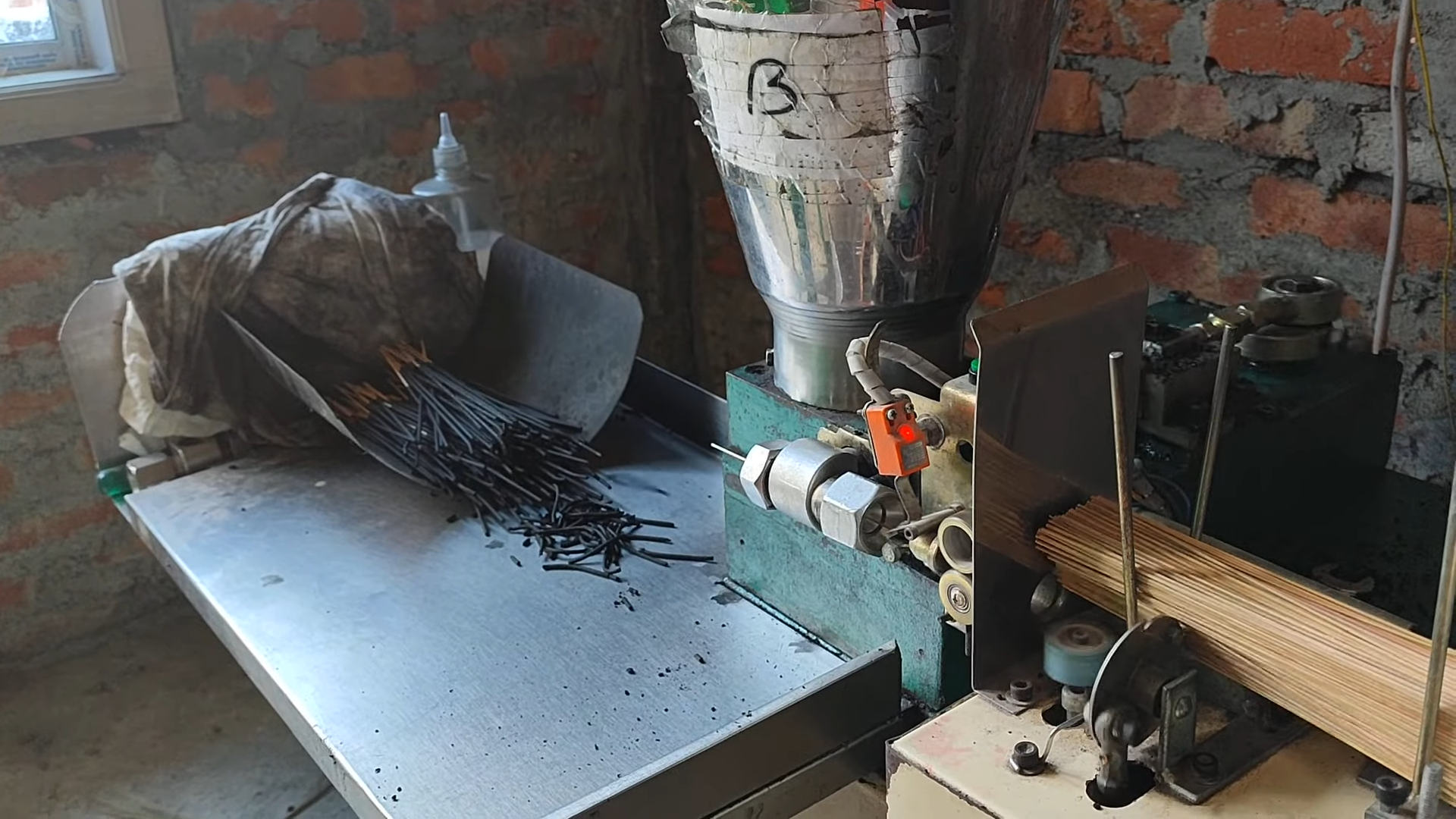 Lowest Price Hi-tech Agarbatti Making Machine