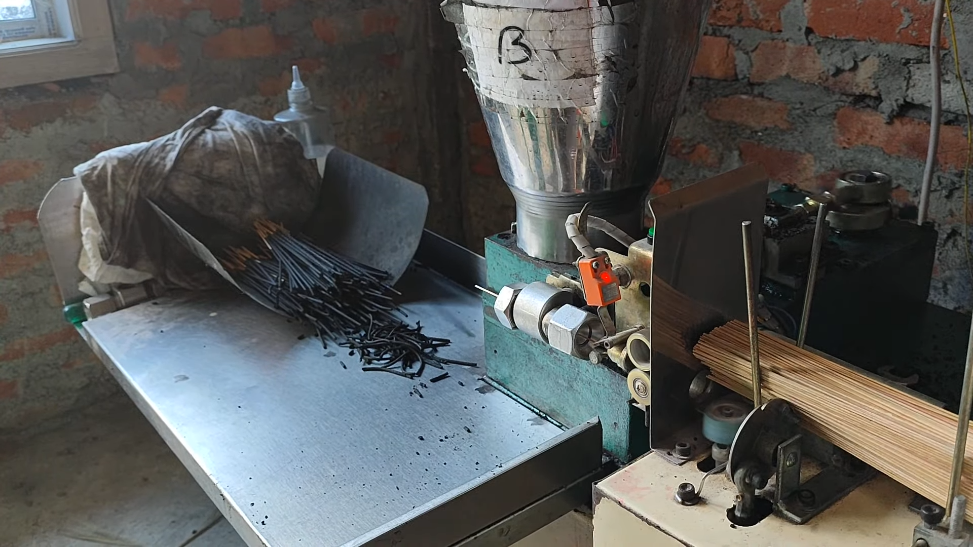 Lowest Price Hi-tech Agarbatti Making Machine