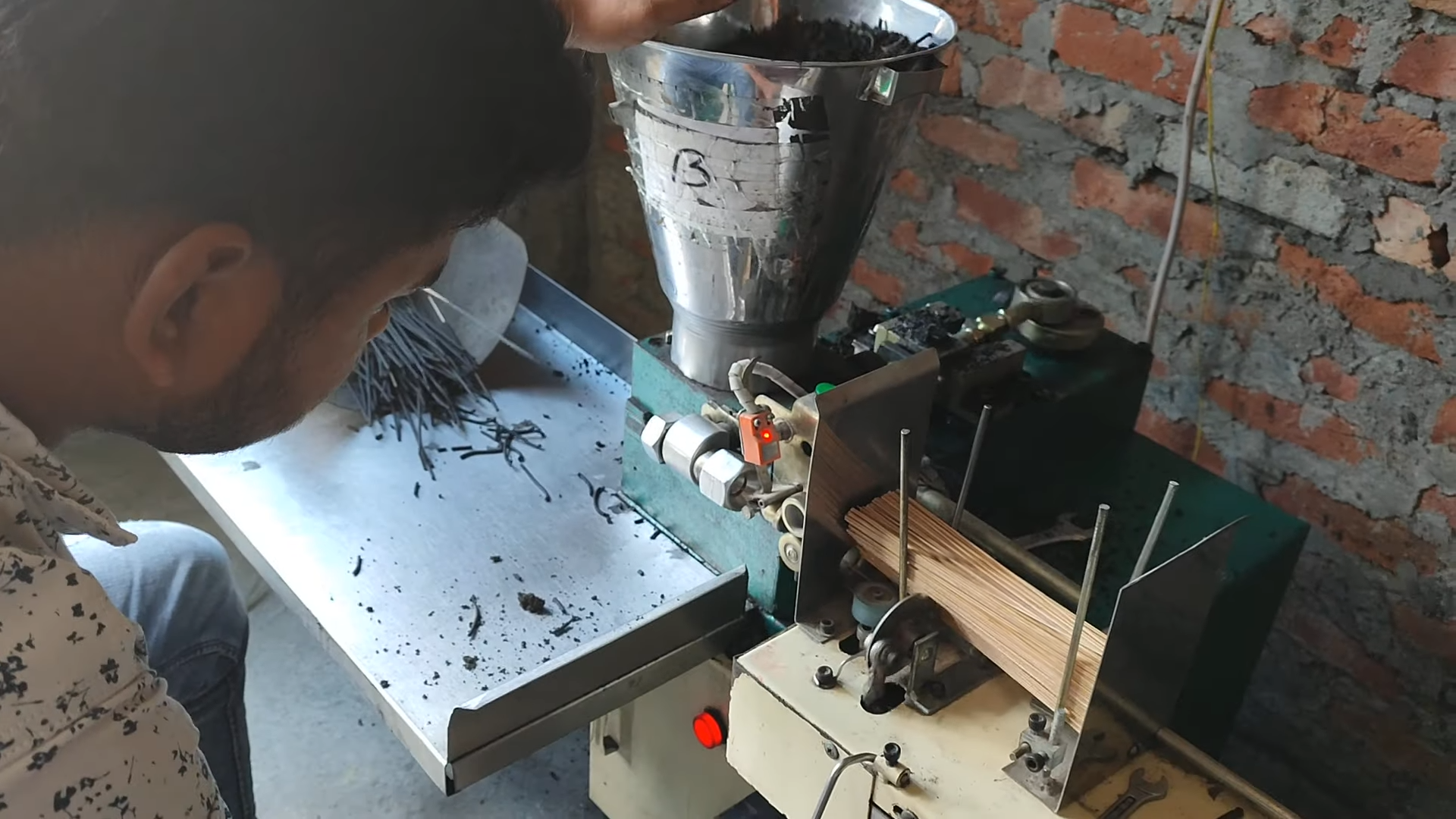 Lowest Price Hi-tech Agarbatti Making Machine
