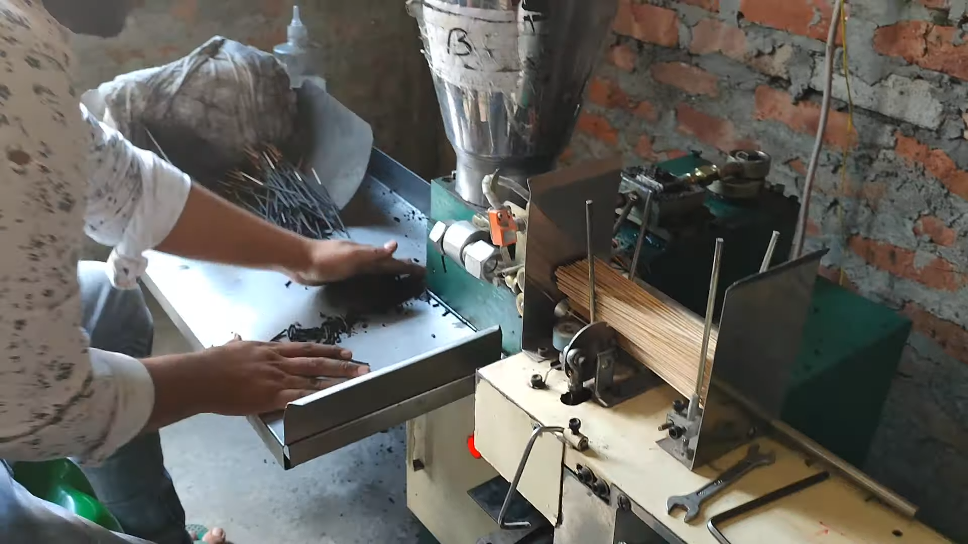 Lowest Price Hi-tech Agarbatti Making Machine