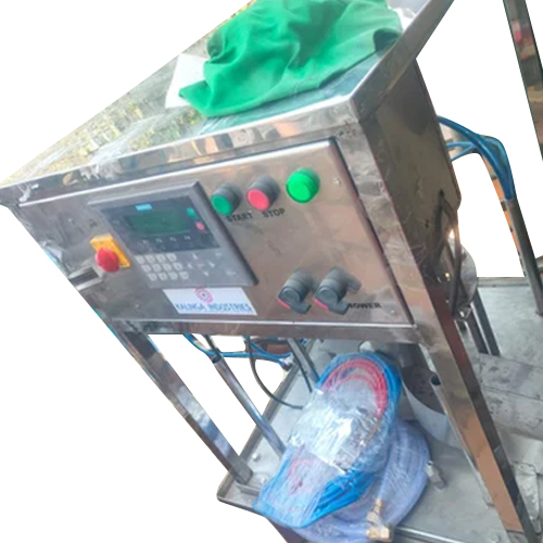 सिल्वर सेमी ऑटोमैटिक फ्रूट जूस पैकेजिंग मशीन