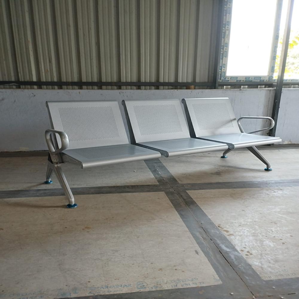 Metro Three Seater Chair - Feature: Easy To Clean