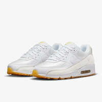 विभिन्न उपलब्ध पुरुषों के सफेद स्पोर्ट्स शूज़