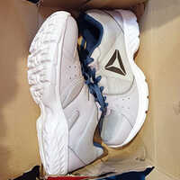 विभिन्न उपलब्ध जिम शूज़