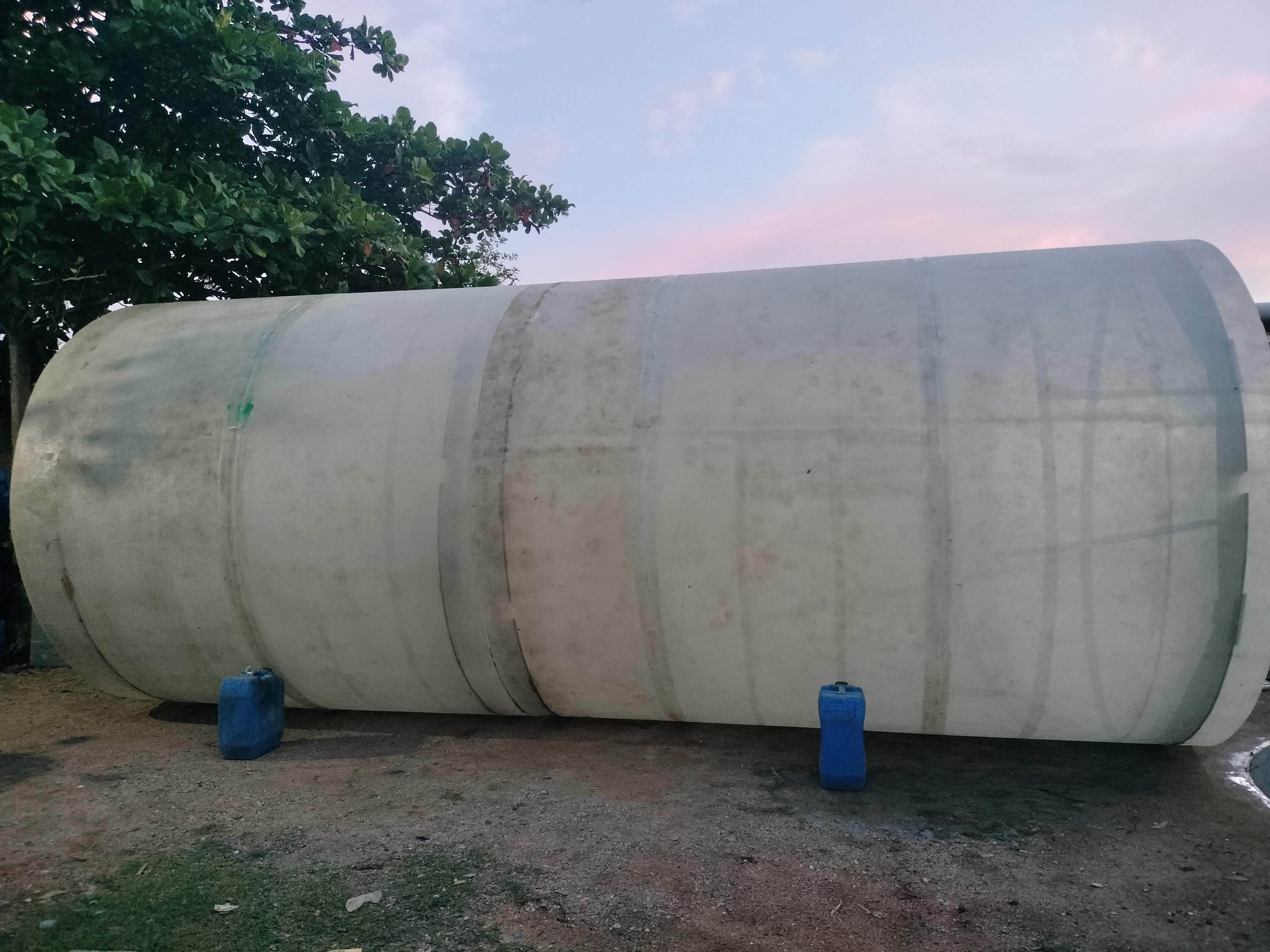 Frp Underground Water Tank - 100kl Capacity, Gray Color , Specialized For Industrial Water Usage And Sewage Processing