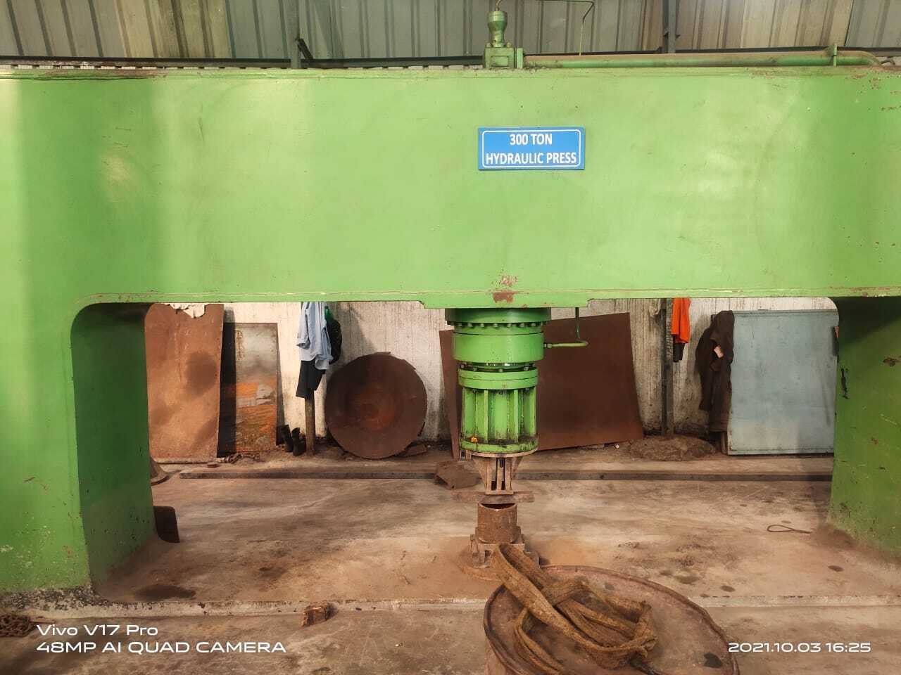 Heavy Duty Hydraulic Press Machine - 5500x1500x4500mm, Apple Green Finish, 500kn Nominal Force, 20hp Electric Motor, 2m Max Opening Distance, 25000kg Weight | Ideal For Fabrication Tasks