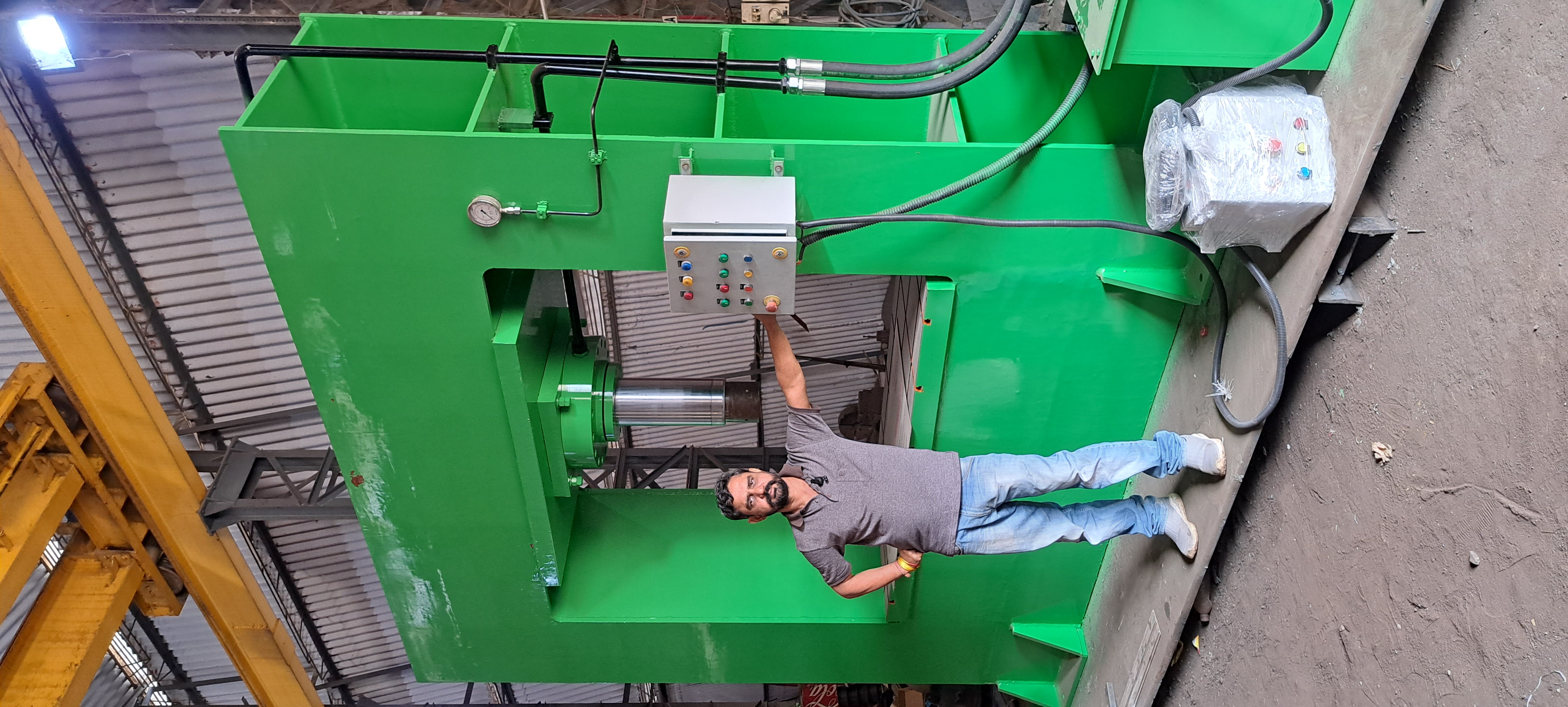 Heavy Duty Hydraulic Press Machine - 5500x1500x4500mm, Apple Green Finish, 500kn Nominal Force, 20hp Electric Motor, 2m Max Opening Distance, 25000kg Weight | Ideal For Fabrication Tasks