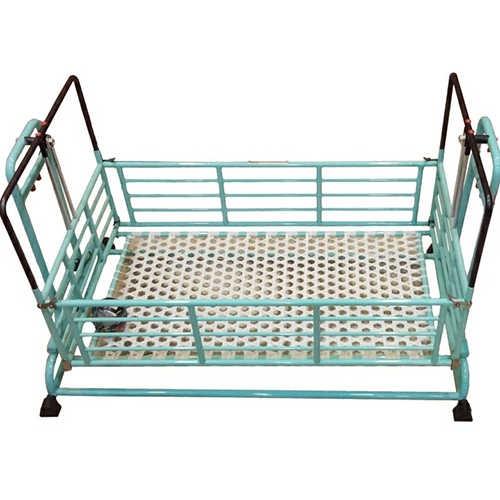 प्लास्टिक/मेटल पोर्टेबल बेबी क्रैडल