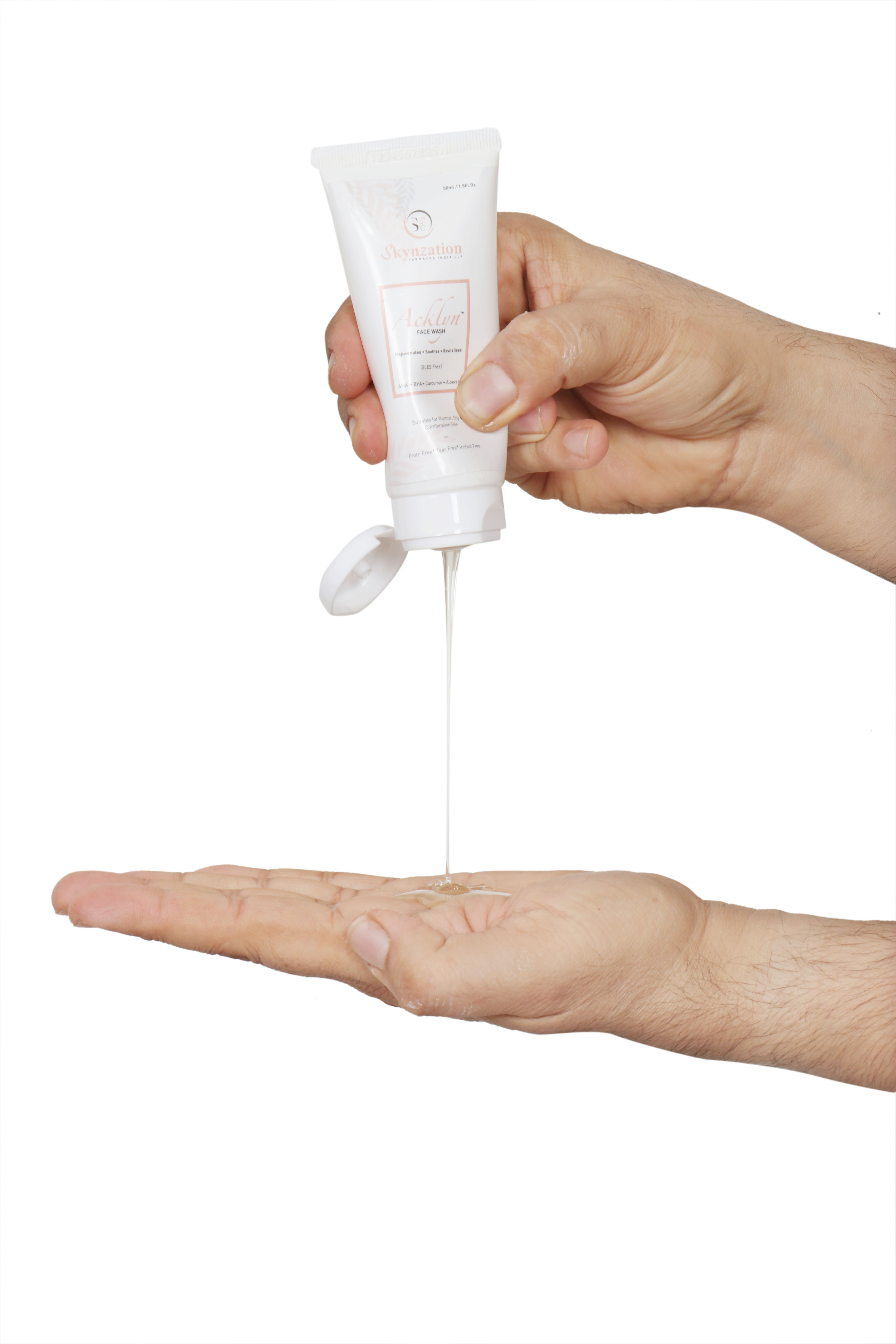 Acklyn Face Wash - Plastic Tube, 15x5 Cm | Antiseptic, Gentle Cleansing, Effective Exfoliation, Moisturizing, Suitable For All Skin Types