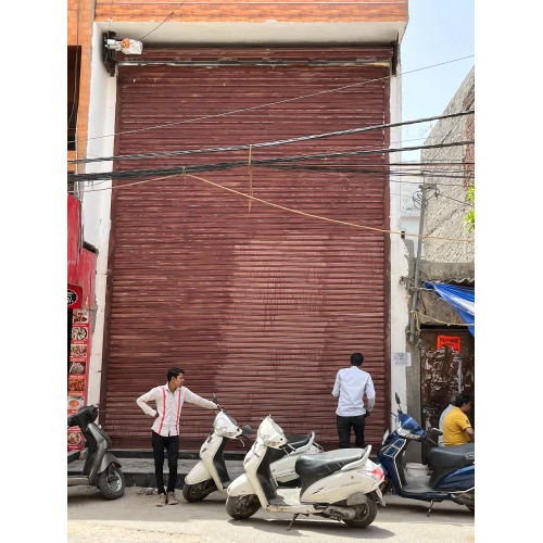 ब्राउन रिमोट ऑपरेटेड रोलिंग शटर