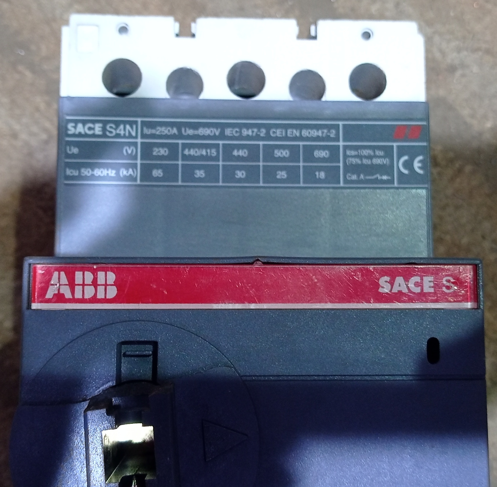 Abb (Sace S4n) 250a 3p Mccb - 250a Moulded Case Circuit Breaker, 3 Poles, Refurbished, 35 Ka Breaking Capacity, 415v Ac, 50-60 Hz Frequency