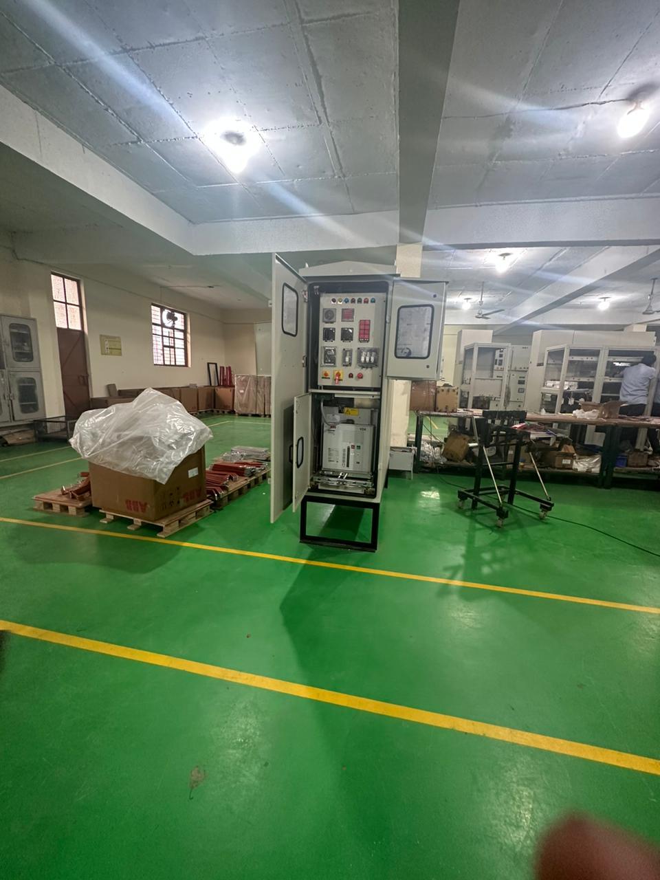 Outdoor Vcb Panel - Metal Base, 65x120x210 Cm | 2500a Max Current, Ip-54 Protection, 11-33 Kv Operating Voltage, Interlock Mechanism Included