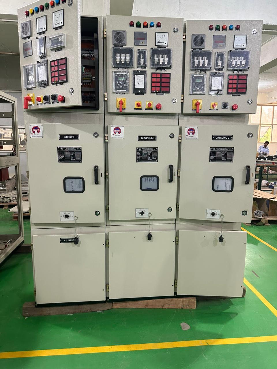 Outdoor Vcb Panel - Metal Base, 65x120x210 Cm | 2500a Max Current, Ip-54 Protection, 11-33 Kv Operating Voltage, Interlock Mechanism Included