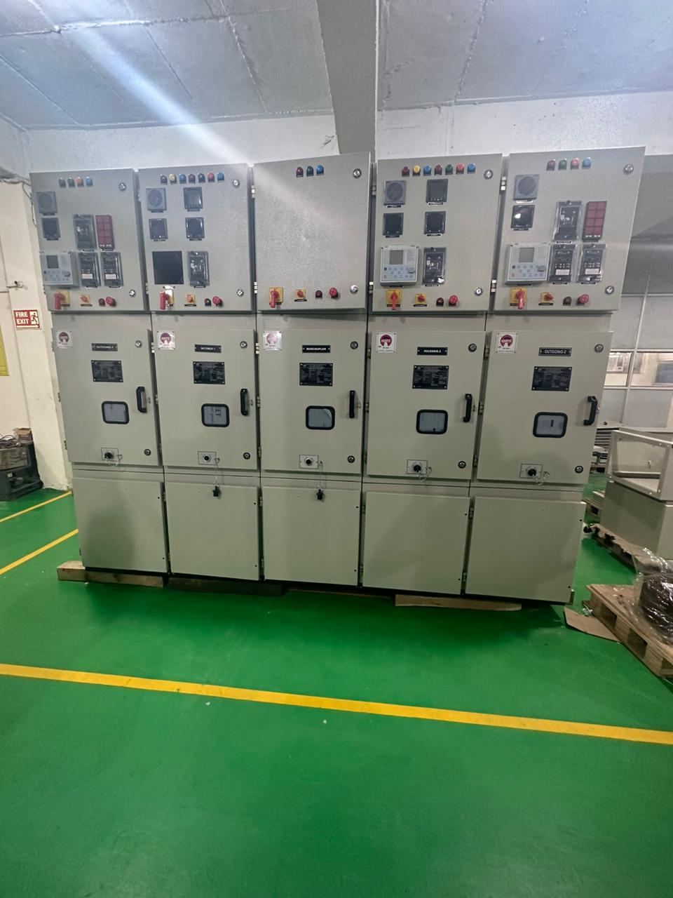 Outdoor Vcb Panel - Metal Base, 65x120x210 Cm | 2500a Max Current, Ip-54 Protection, 11-33 Kv Operating Voltage, Interlock Mechanism Included