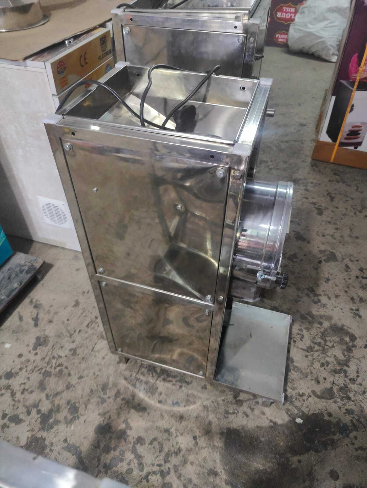 Automatic 2 Hp Stainless Steel 2 In 1 Pulverizer - 10"x4" Grinding Chamber, 40 Kg, 1.5 Kw Power, Silver Finish, Dust-free Operation, Ideal For Atta And Masala Grinding