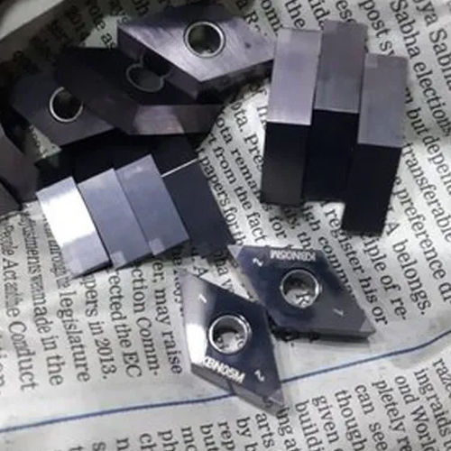 ब्लैक फ्लैट कार्बाइड इंसर्ट