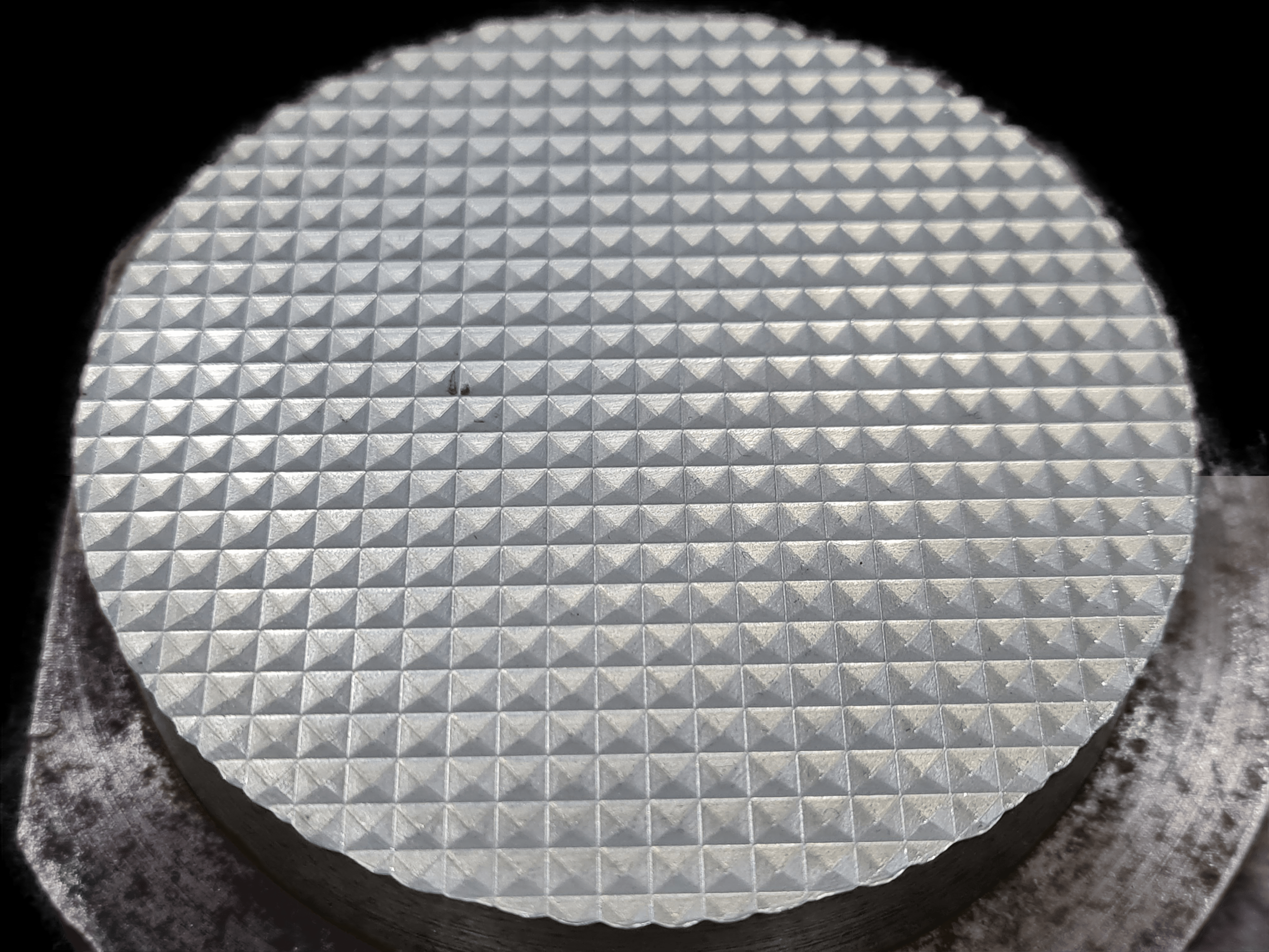 Automobile Reflector Inserts And Molds Hardness: Hard