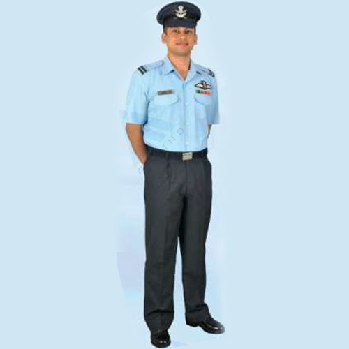 नीली और काली पुरुषों की एयरफ़ोर्स यूनिफ़ॉर्म