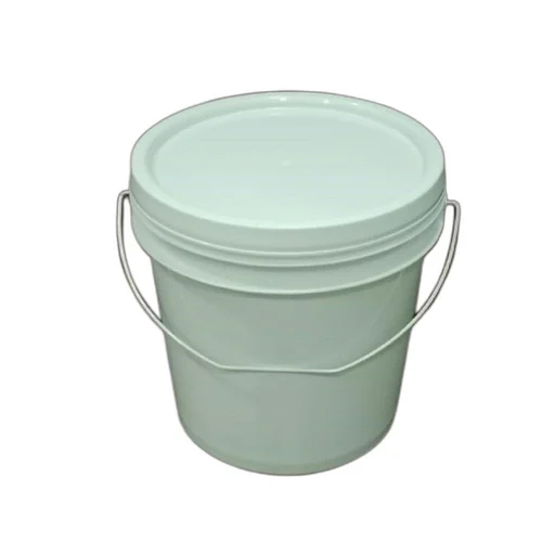 सफेद दही की बाल्टी