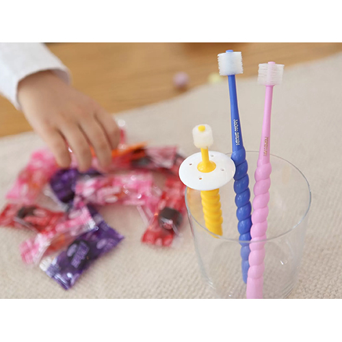Popotan 17 English Package Toothbrush - Bristle Material: Plastic