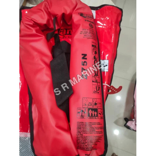 रेड इन्फ्लेटेबल लाइफ जैकेट