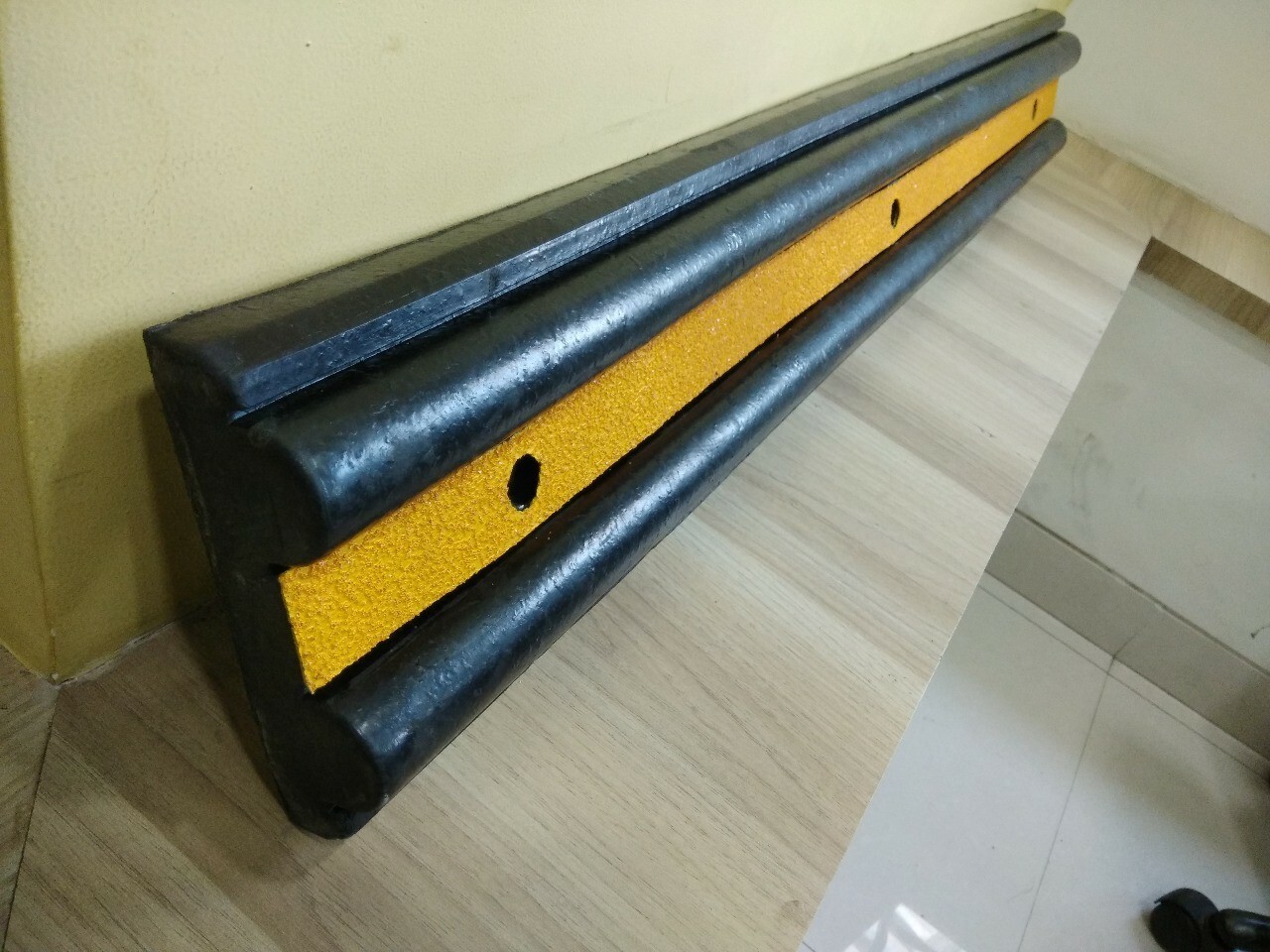 Rubber Wall Guard - 1000x200mm , Yellow-black Reflective Padding For Impact Absorption And Wall Protection