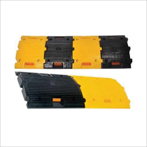 प्लास्टिक स्पीड ब्रेकर्स