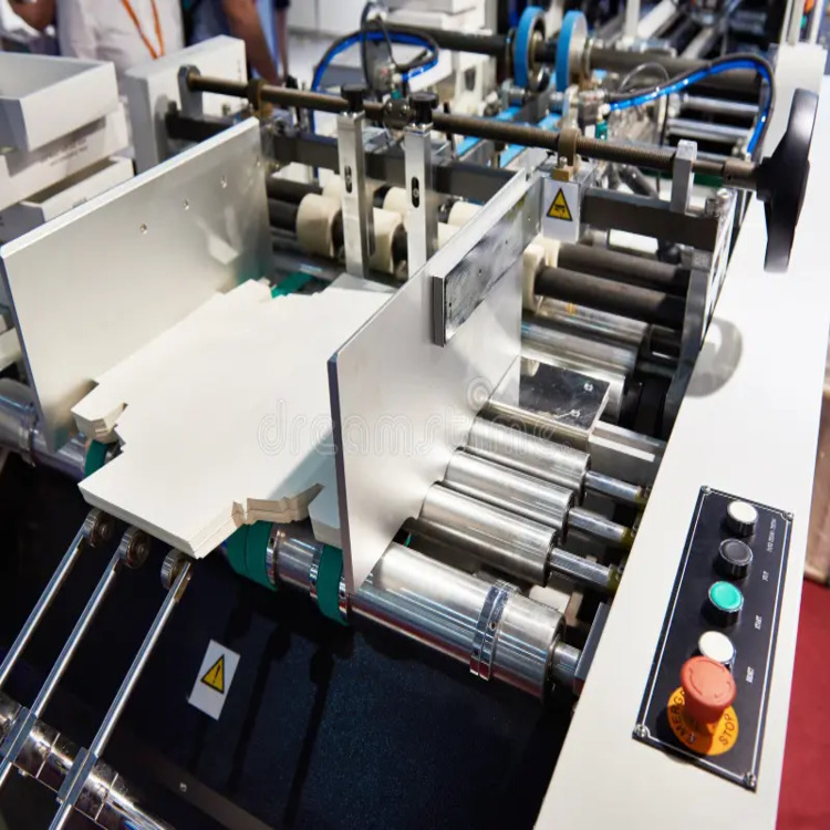 सफ़ेद-पीला-लाल बॉक्स बनाने की मशीन