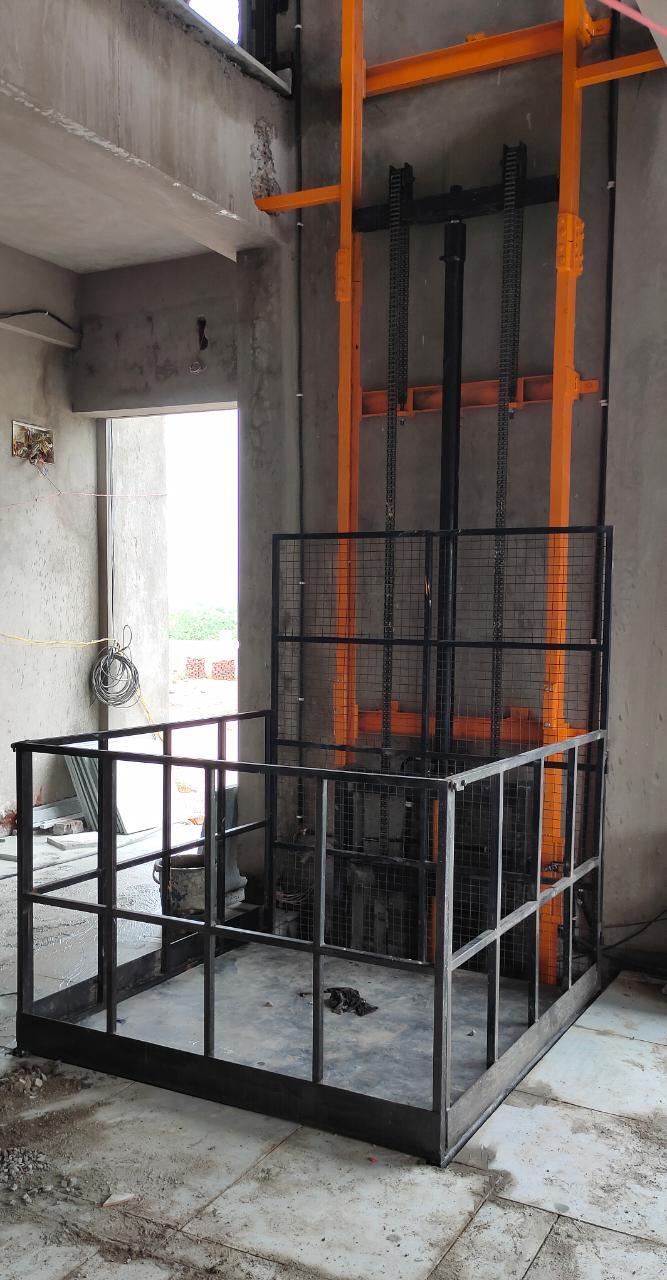 Electric Goods Lift Lifting Capacity: 3-4 Ton Tonne