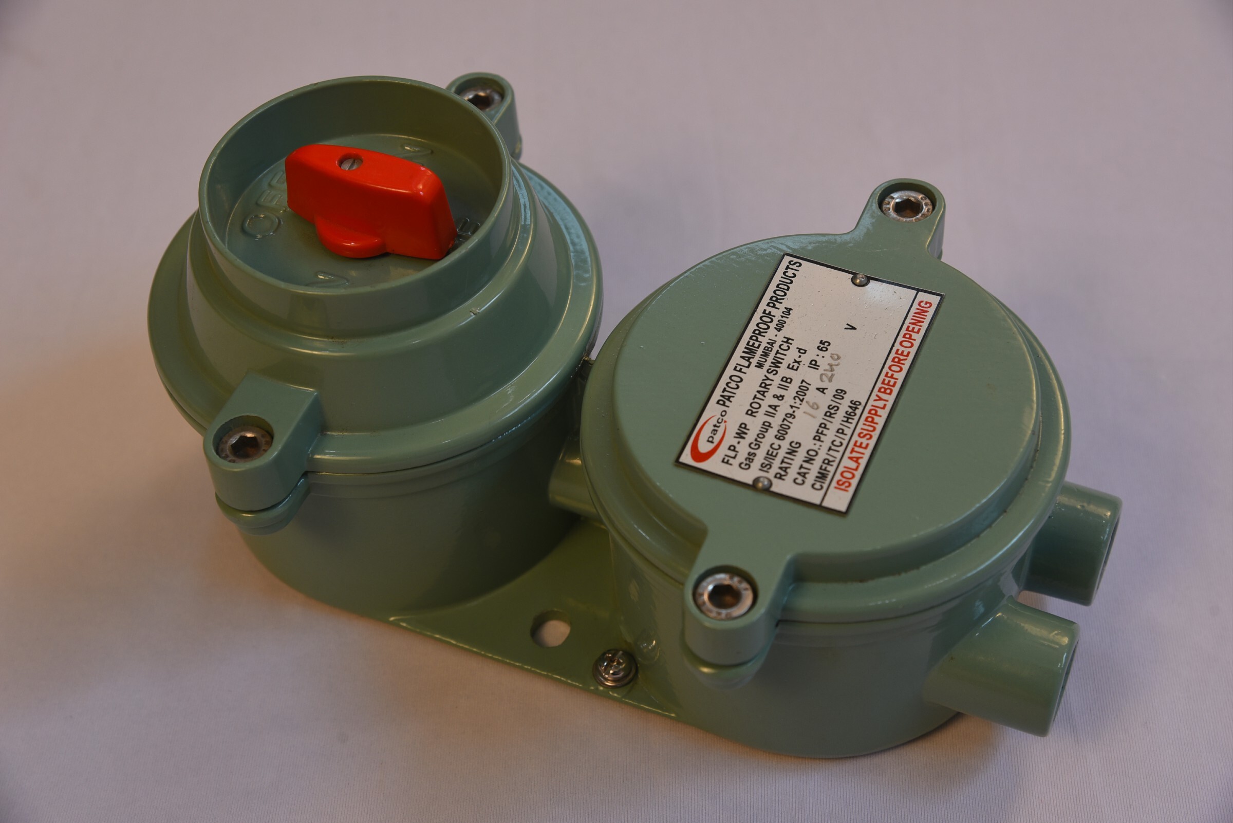 Flameproof Weatherproof Rotary Switch Up To 32a - Flp Material, 1 Phase & 3 Phase Options, 16a/25a/32a Ratings At 230v/415v | Durable For Industrial Applications