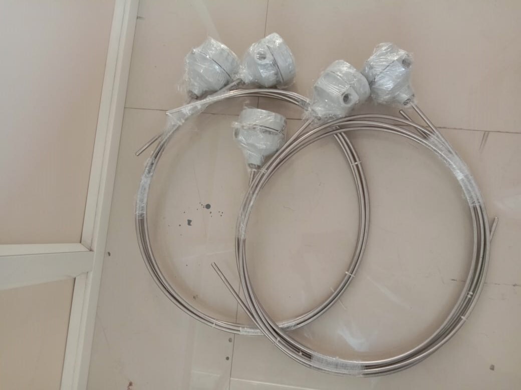Flameproof Thermocouple Head - Flp Material, Industrial Type | Durable Against Corrosive Chemicals, Versatile For Offshore Applications