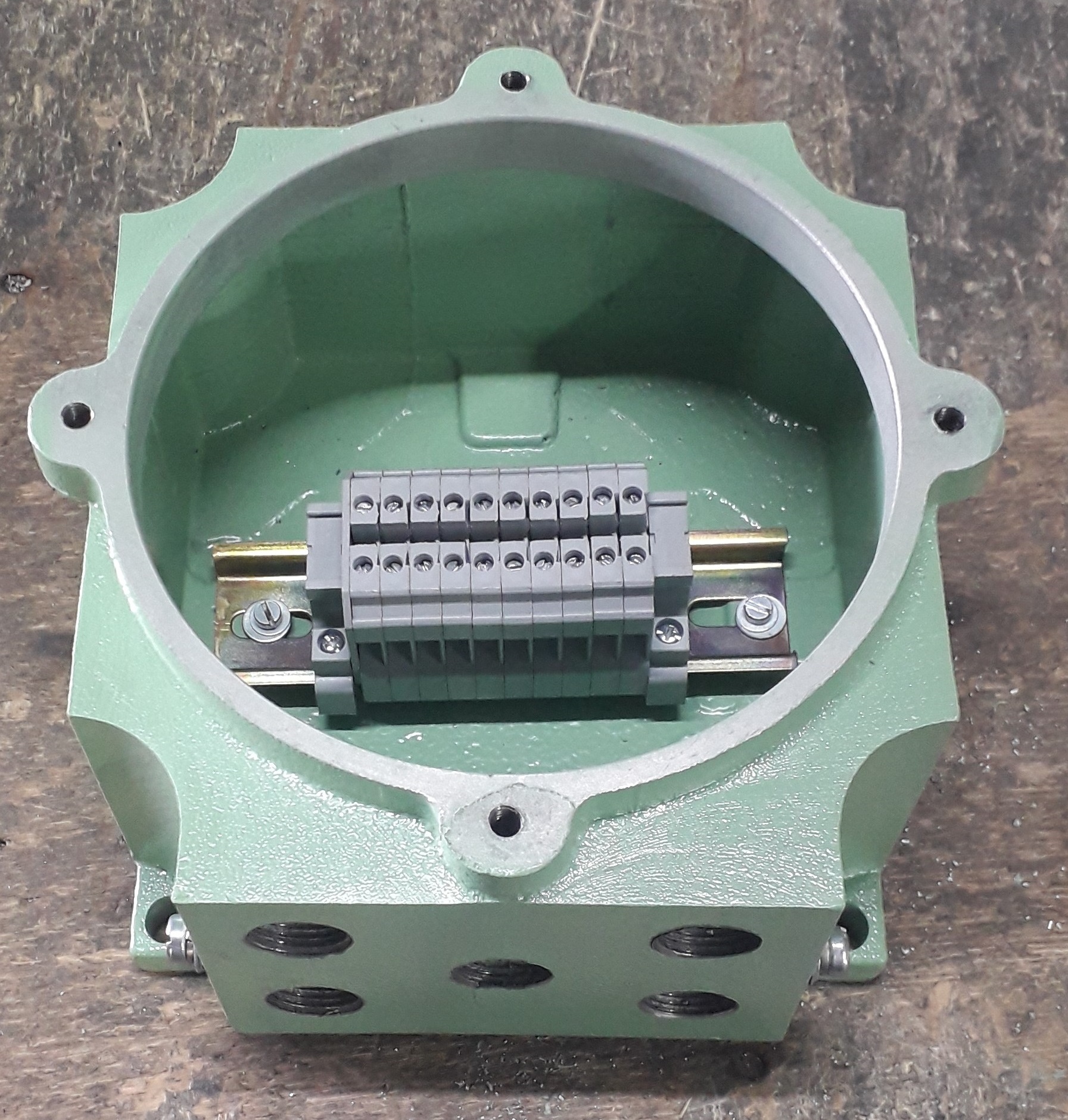 फ्लेमप्रूफ जंक्शन बॉक्स 150 X 150 मिमी