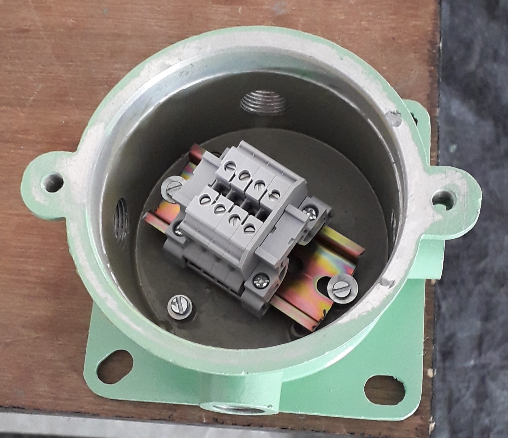 Flameproof Junction Box 100 Mm 1/2/3/4 Way - Color: Grey / Silver (Standard)