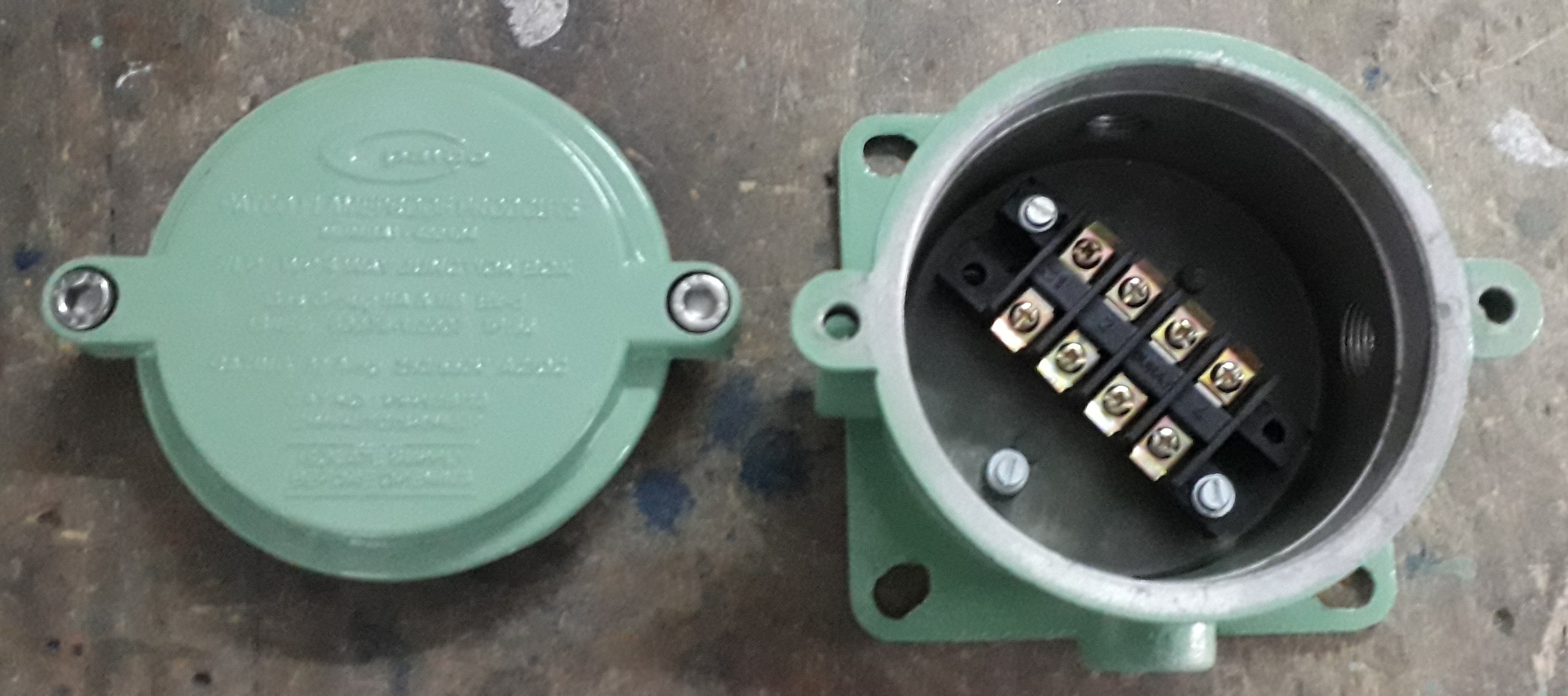 Flameproof Junction Box 100 Mm 1/2/3/4 Way - Color: Grey / Silver (Standard)