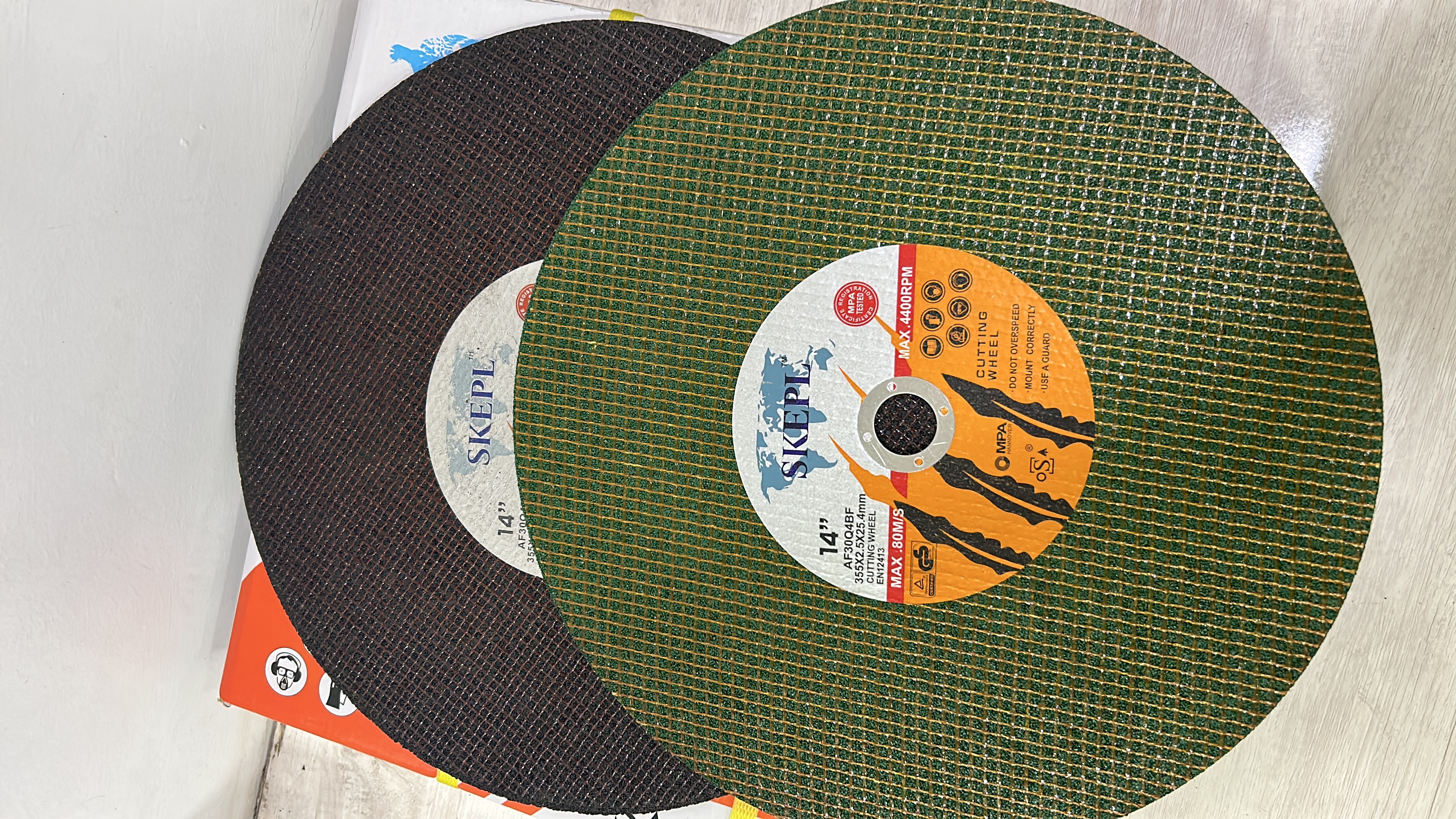 14-inch Skepl Cutting Wheel Double Net - High Speed Steel, 355x2.5x25.4mm, Green/red/black/brown | Fast Cutting, 4400 Rpm, 80 Mm/m Cutting Accuracy