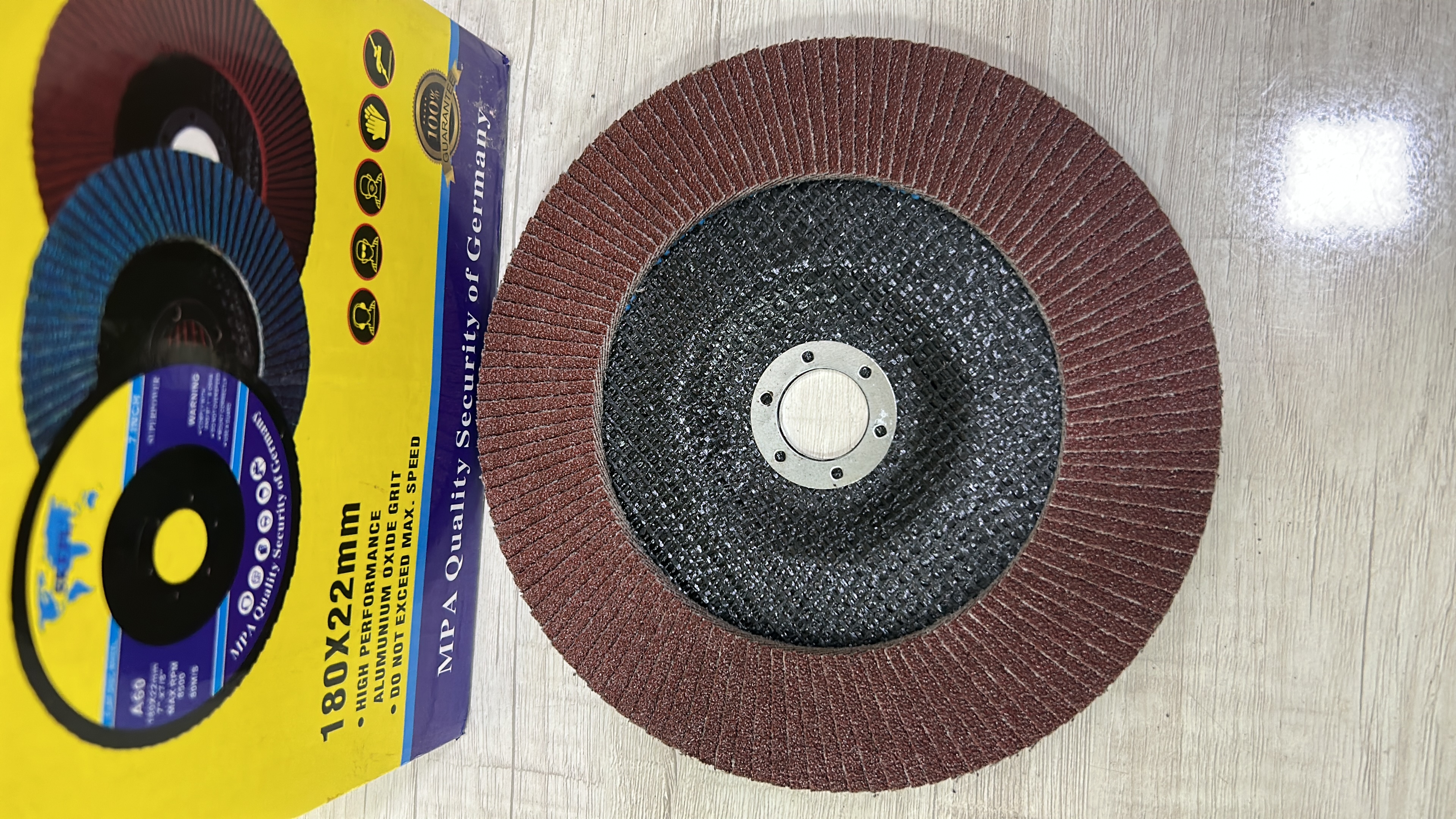 Skepl 4 Inch Flap Disc No.60 - 100mm Diameter, Red Color, High-speed Steel Material | Premium Aluminium Oxide Grains, 13000 Rpm Cutting Speed