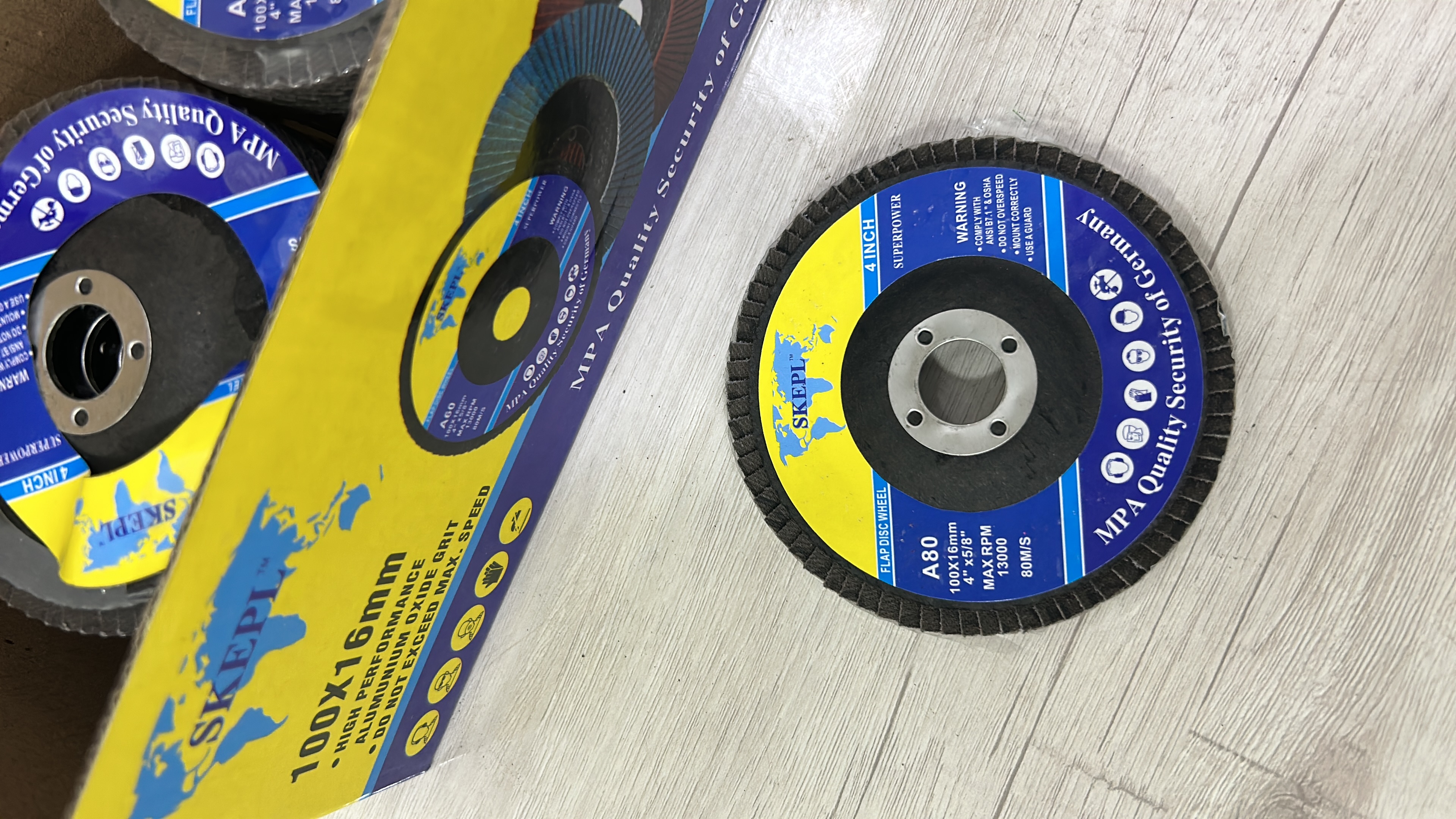 Skepl 4 Inch Flap Disc No.60 - 100mm Diameter, Red Color, High-speed Steel Material | Premium Aluminium Oxide Grains, 13000 Rpm Cutting Speed